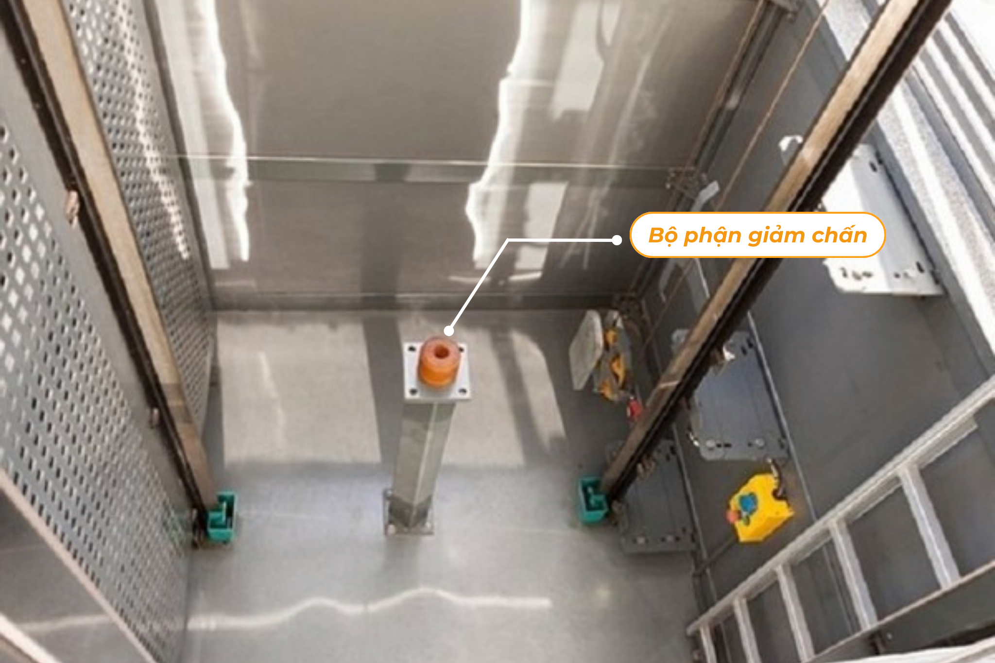 Hố pit sâu khoảng 1m của thang máy sử dụng công nghệ cáp kéo